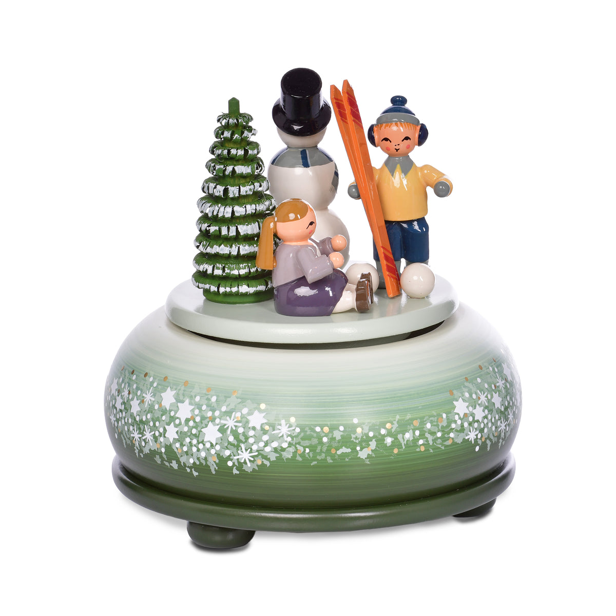 Traditionelle erzgebirgische KWO Spieldose Winterfreuden aus Holz mit handbemalten Figuren wie Skifahrer, Kind und Schneemann.