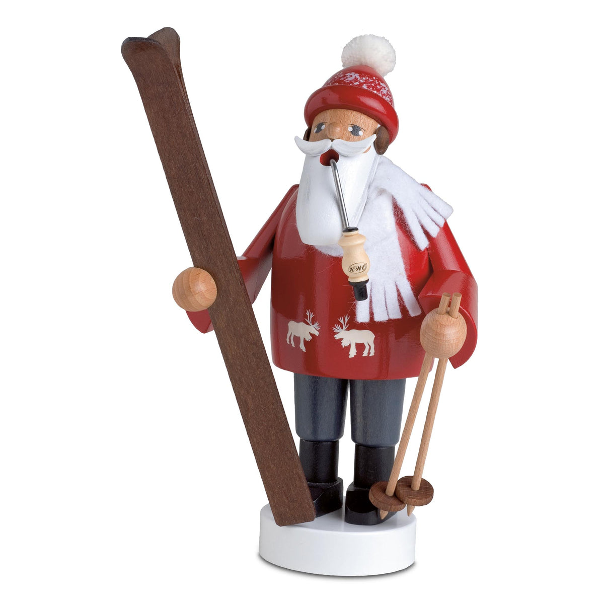 KWO Räuchermann Skifahrer Art. 21167 aus der Serie Die Bärtigen, rote Jacke mit Rentier-Motiv, hält Holzskier und Skistöcke, originale Handarbeit aus dem Erzgebirge.