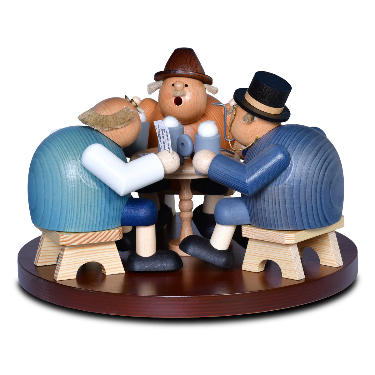 KWO Räuchermann Skatrunde (Art. 21540) aus der Serie Die Dicken: Drei detailreiche, handgefertigte Holzfiguren aus dem Erzgebirge sitzen beim Kartenspiel am Stammtisch mit Bierkrügen.