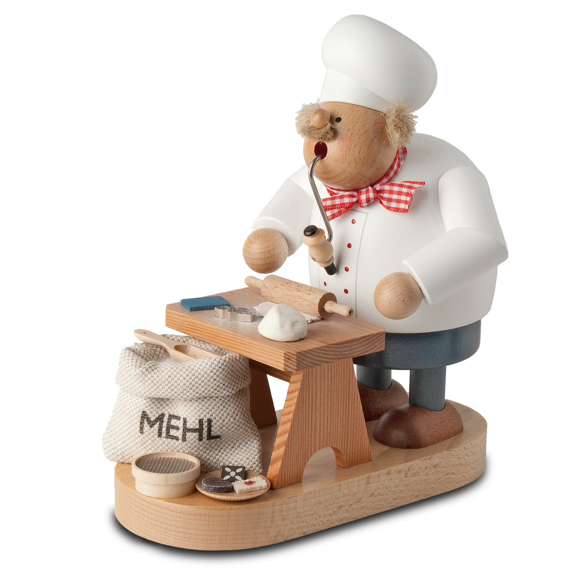 Original KWO Räuchermann Weihnachtsbäcker Art. 21572 aus der Serie Die Dicken, weiß lackierte Holzfigur mit Kochmütze, Nudelholz, Mehlsack und Backtresen auf Holzsockel.