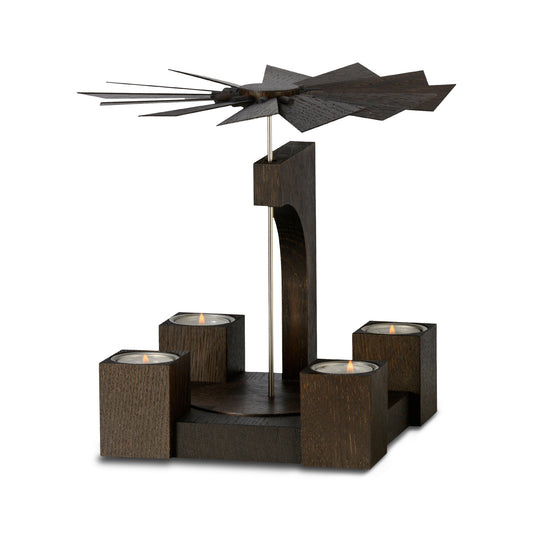 Moderne erzgebirgische Teelichtpyramide von KWO aus dunklem Mooreiche-Holz, minimalistisches Design ohne Figuren, Artikel 70066.