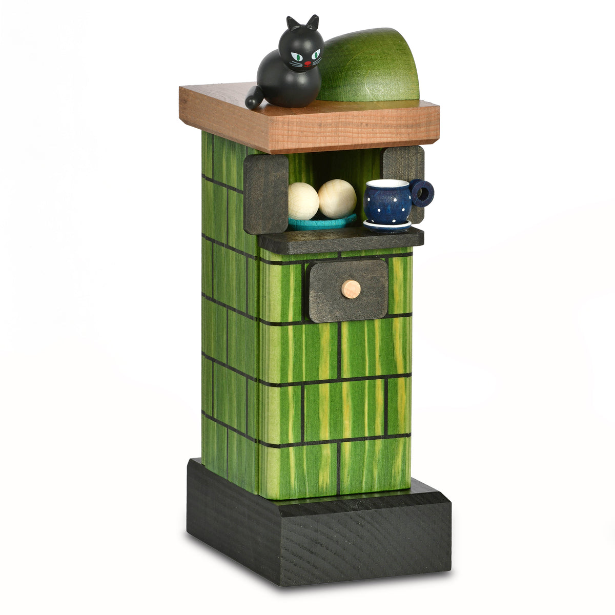 KWO Kachelofen grün rauchend Art. 75803 aus Holzkunst Erzgebirge mit schwarzer Katze und Miniatur-Kaffeetasse